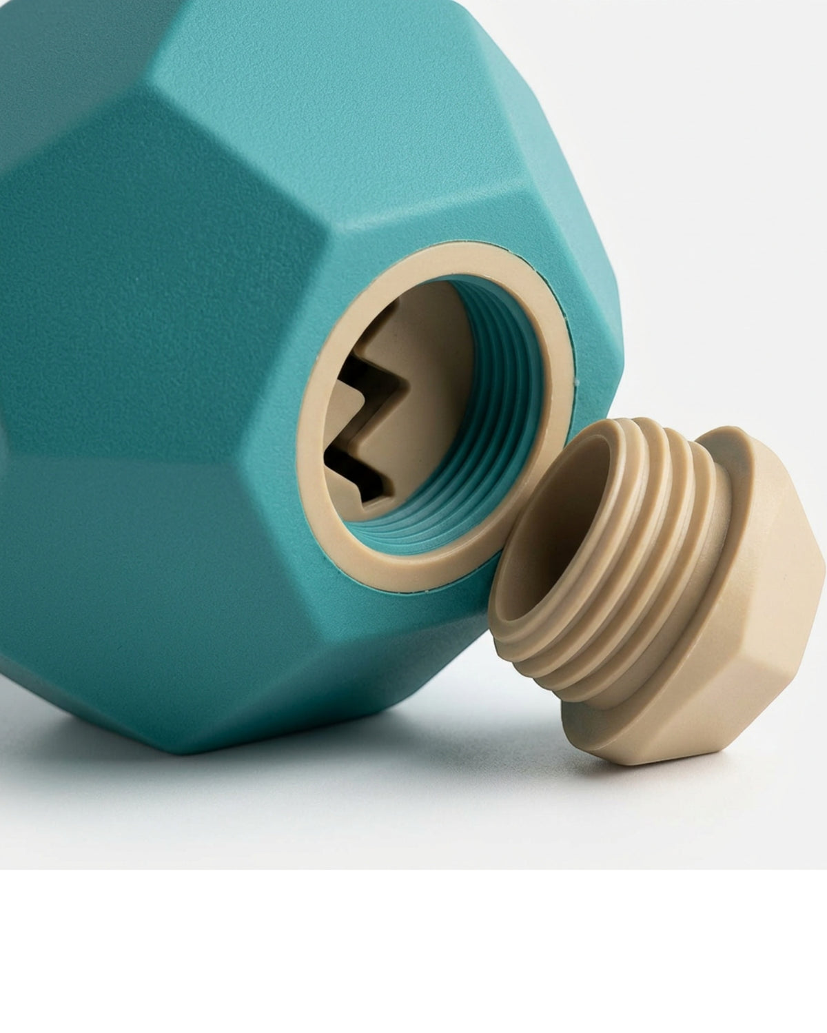 Qndgp Faceted TPR Puzzle Treat Ball Teal Sand 9 cm - Detail view